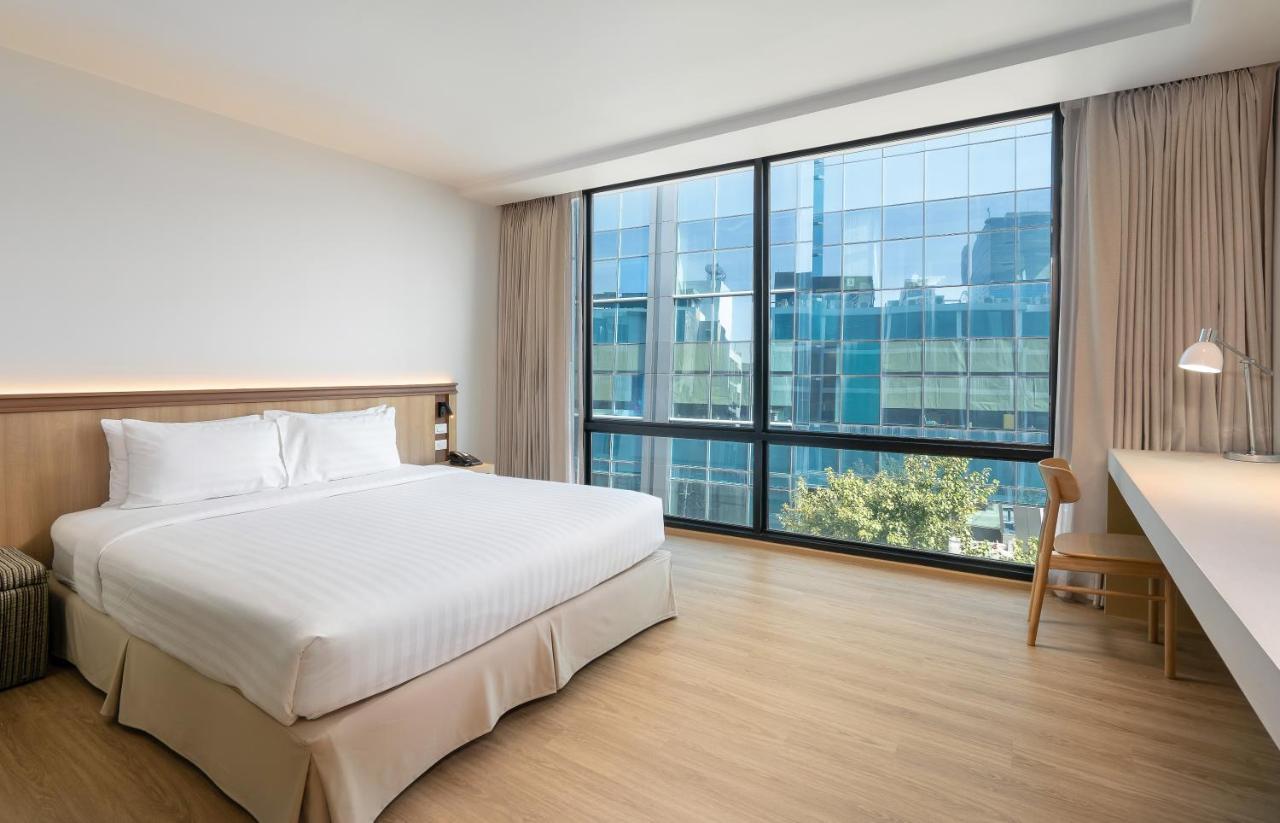 Vic 3 Bangkok Hotel Ngoại thất bức ảnh