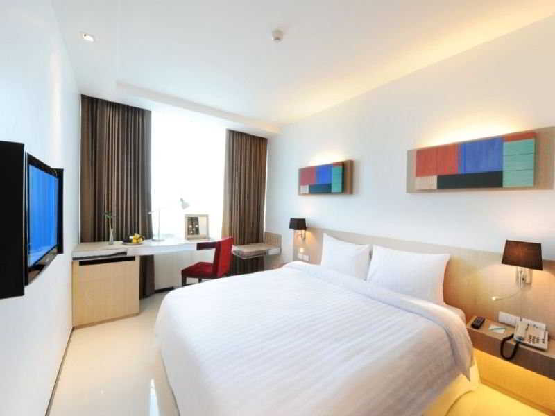 Vic 3 Bangkok Hotel Ngoại thất bức ảnh