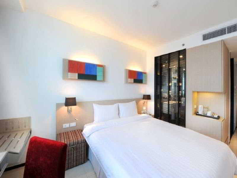 Vic 3 Bangkok Hotel Ngoại thất bức ảnh